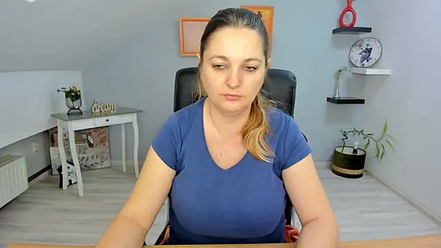 LollaGirl online show from 02.05.25