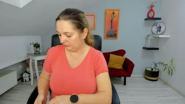 LollaGirl online show from 02.10.25