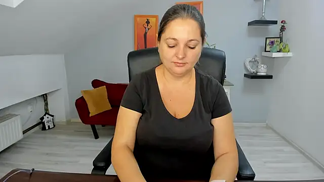 LollaGirl online show from 10.08.25