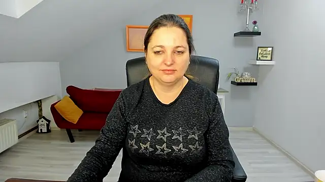 LollaGirl online show from 02.05.26