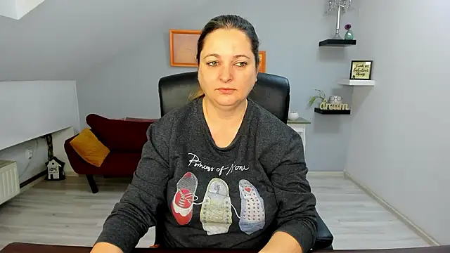 LollaGirl online show from 02.09.26