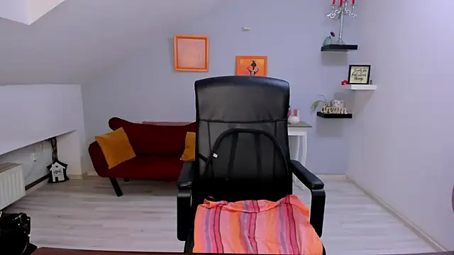 LollaGirl online show from 04.20.26