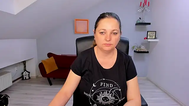 LollaGirl online show from 04.21.26