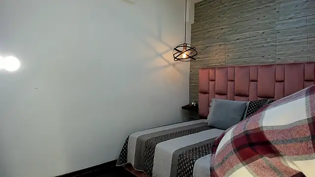 SarahDeyvis online show from 02.19.25