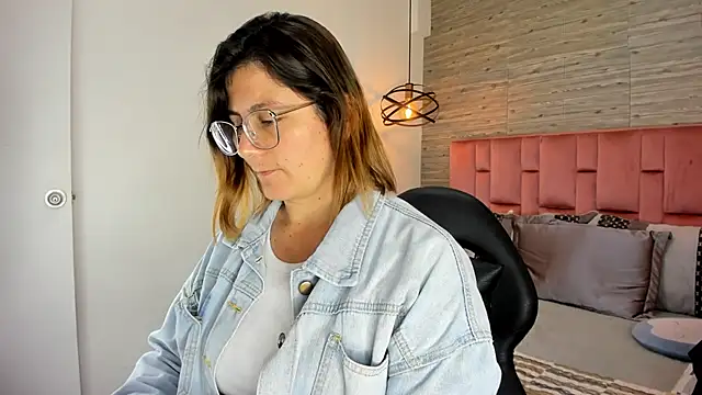 SarahDeyvis online show from 10.24.25