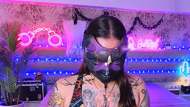 Cool Freak  online show from 10.26.25