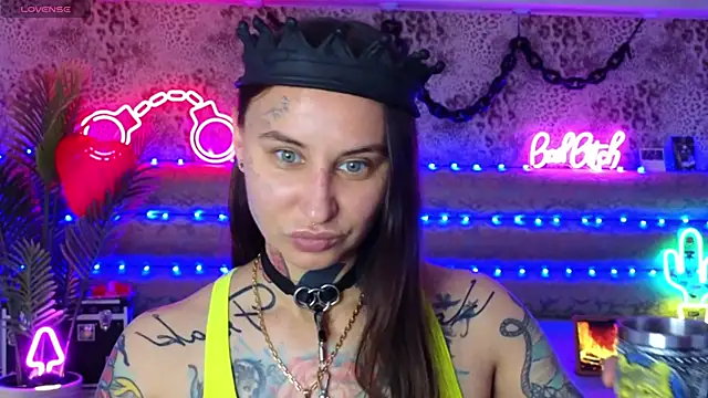 Cool Freak  online show from 04.04.26