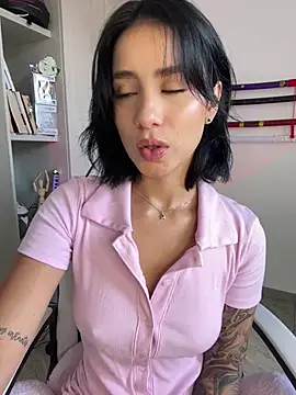 Snapshot of Ale_Lewis chatting on 01.17.25 Ale Lewis online show from 01.17.25