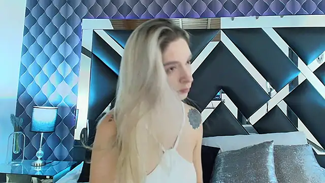 victoriaa lee  online show from 01.22.25