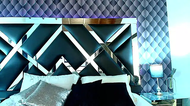 victoriaa lee  online show from 02.07.25