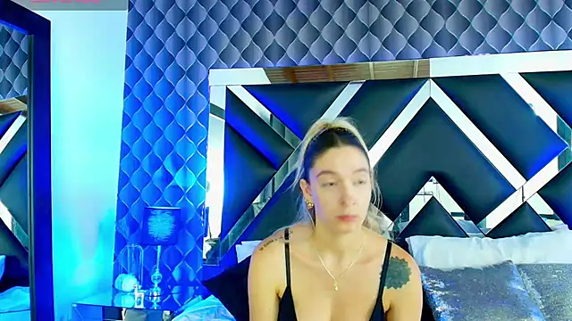 victoriaa lee  online show from 03.11.25