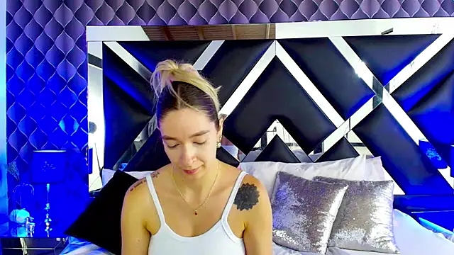 victoriaa lee  online show from 03.17.25