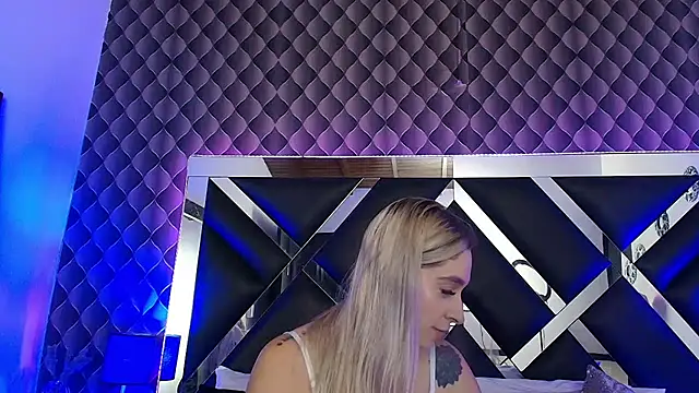 victoriaa lee  online show from 11.20.25