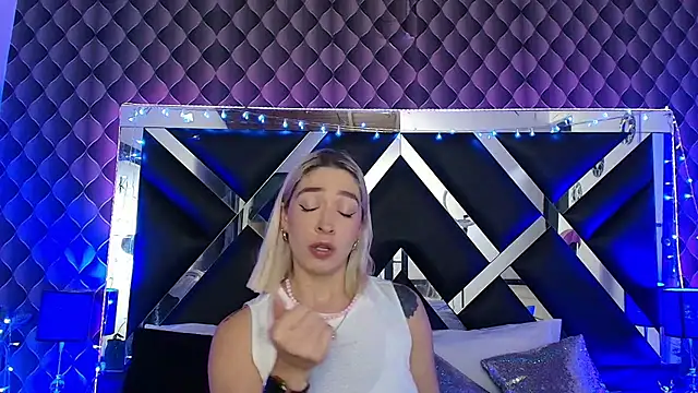 victoriaa lee  online show from 03.24.26