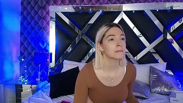 victoriaa lee  online show from 04.17.26