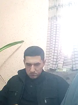 Snapshot of bobur4002 chatting on 12.14.25 bobur4002 online show from 12.14.25