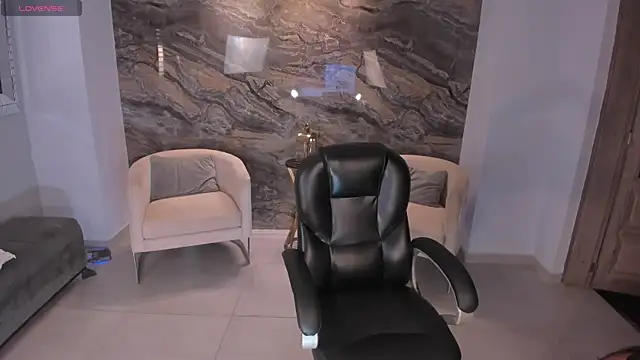 Snapshot of RenataReyes chatting on 07.18.26 RenataReyes online show from 07.18.26