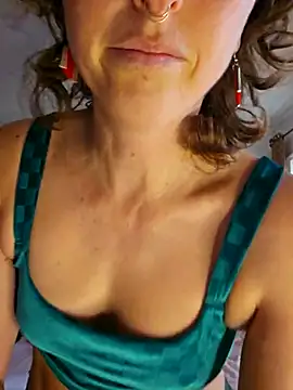 mossy kiss online show from 12.21.25