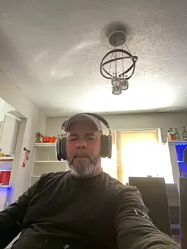 Snapshot of Cristian-Brayan chatting on 09.10.25 Cristian-Brayan online show from 09.10.25