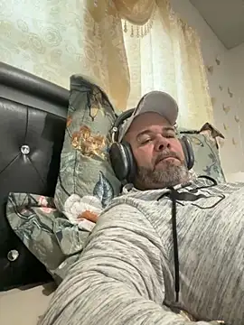 Snapshot of Cristian-Brayan chatting on 09.27.25 Cristian-Brayan online show from 09.27.25