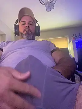 Snapshot of Cristian-Brayan chatting on 11.17.25 Cristian-Brayan online show from 11.17.25