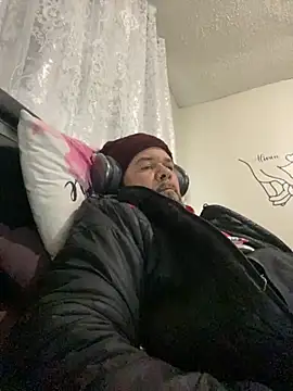 Snapshot of Cristian-Brayan chatting on 11.20.25 Cristian-Brayan online show from 11.20.25