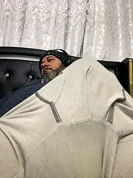 Snapshot of Cristian-Brayan chatting on 11.28.25 Cristian-Brayan online show from 11.28.25