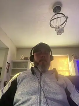 Snapshot of Cristian-Brayan chatting on 12.16.25 Cristian-Brayan online show from 12.16.25