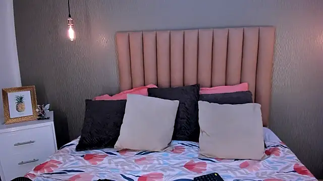 Alexa Thaylor  online show from 01.27.25