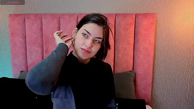 Alexa Thaylor  online show from 12.16.25