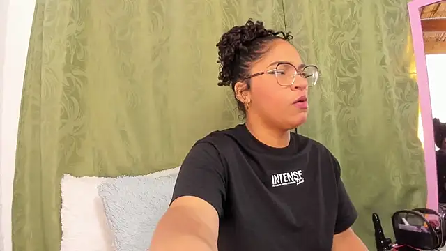 Snapshot of iriss_25 chatting on 02.26.25 iriss 25 online show from 02.26.25