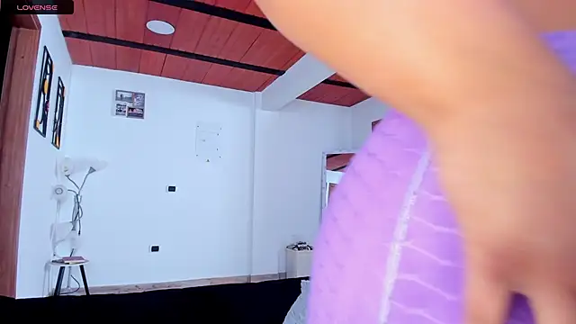 Snapshot of iriss_25 chatting on 09.26.25 iriss 25 online show from 09.26.25