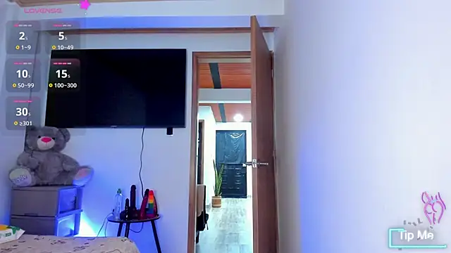 Snapshot of iriss_25 chatting on 10.28.25 iriss 25 online show from 10.28.25