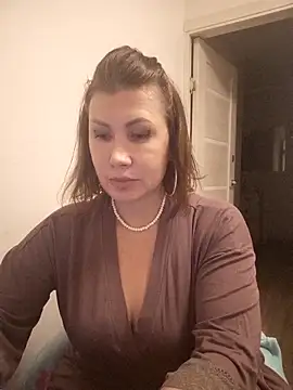 Snapshot of ROXOLANAA_SEXY chatting on 10.23.25 ROXOLANAA SEXY online show from 10.23.25