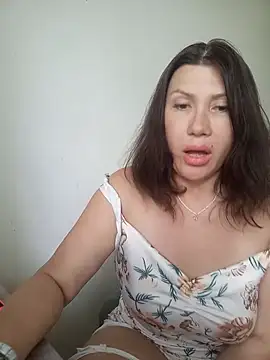 Snapshot of ROXOLANAA_SEXY chatting on 06.05.26 ROXOLANAA SEXY online show from 06.05.26