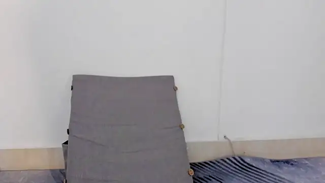 Snapshot of All_yours555 chatting on 01.04.25 All yours555 online show from 01.04.25