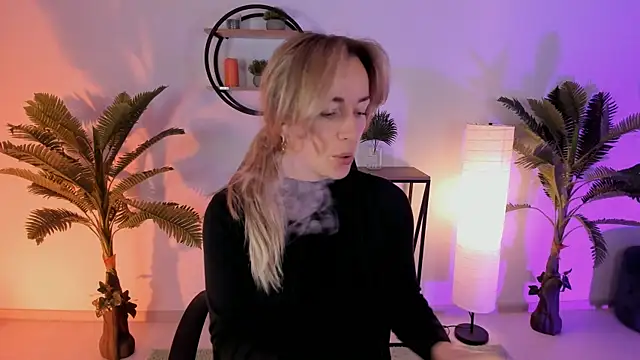 RebeccaMartinez online show from 02.01.25