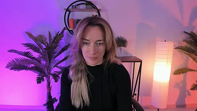 RebeccaMartinez online show from 02.06.25