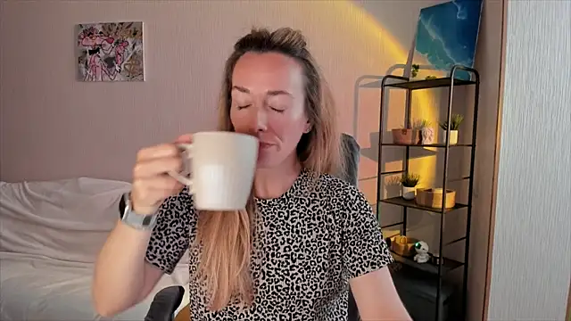 RebeccaMartinez online show from 09.13.25