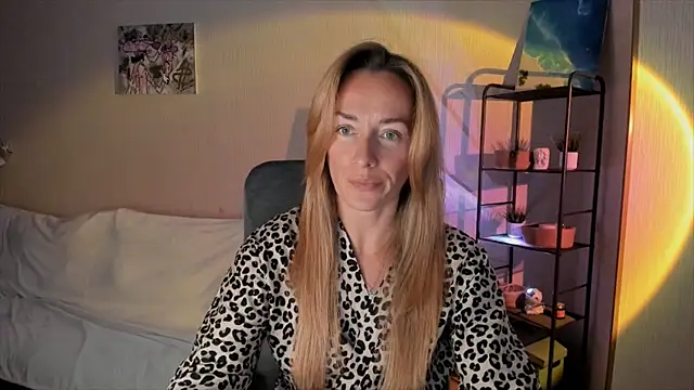 RebeccaMartinez online show from 09.26.25