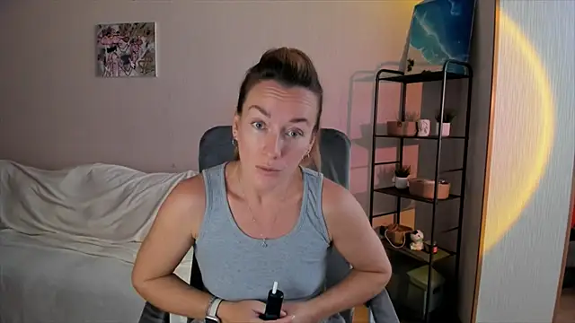 RebeccaMartinez online show from 10.04.25