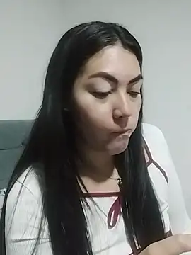 katha steele  online show from 10.25.25