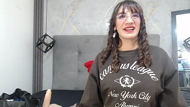 Snapshot of JessiDovee chatting on 07.15.26 JessiDovee online show from 07.15.26