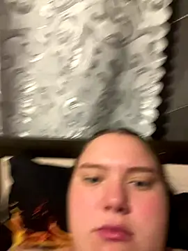 Snapshot of Comprom1se chatting on 09.17.25 Comprom1se online show from 09.17.25