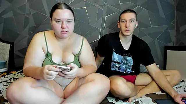 Snapshot of Comprom1se chatting on 10.27.25 Comprom1se online show from 10.27.25