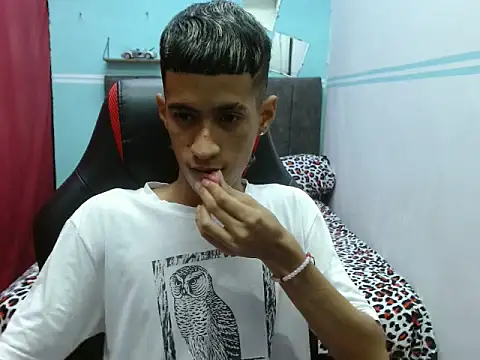 Snapshot of Angelstripboy chatting on 10.08.25 Angelstripboy online show from 10.08.25