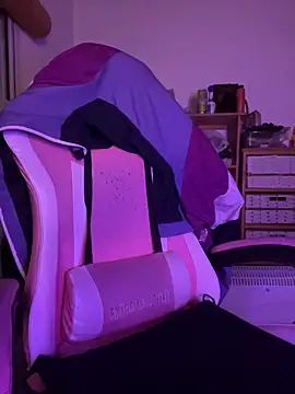 LittleBabyCat22 online show from 04.12.26