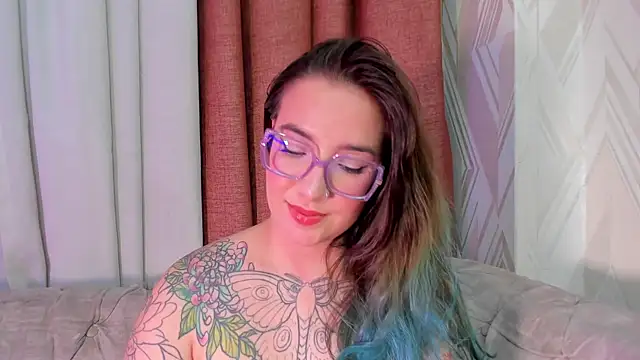 Snapshot of DEVA_BLUE_ chatting on 01.14.25 DEVA BLUE online show from 01.14.25