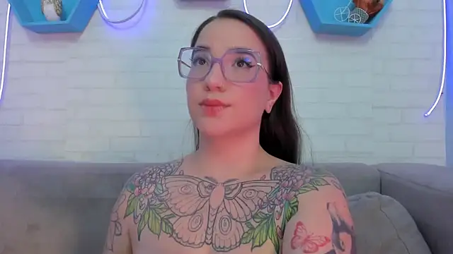 Snapshot of DEVA_BLUE_ chatting on 01.20.25 DEVA BLUE online show from 01.20.25