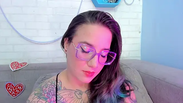 Snapshot of DEVA_BLUE_ chatting on 02.18.25 DEVA BLUE online show from 02.18.25